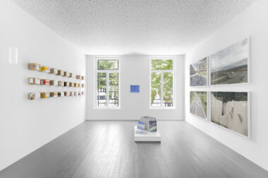 A dynamic coworking space blending art, wellness, and a vibrant community in the heart of Brussels.